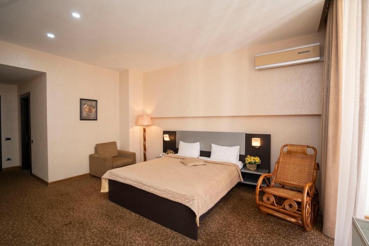 Austin Hotel Баку Екстериор снимка