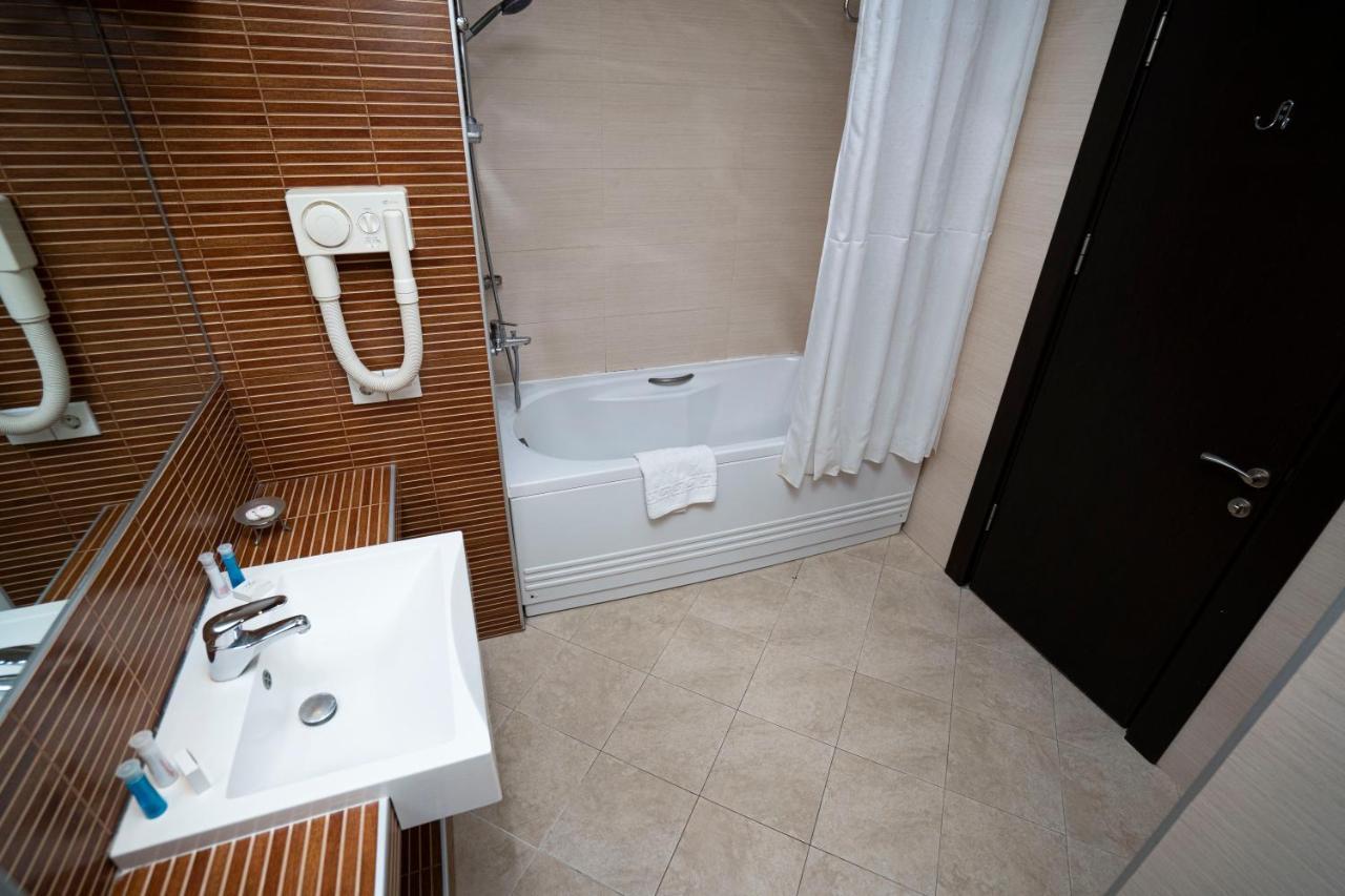Austin Hotel Баку Екстериор снимка